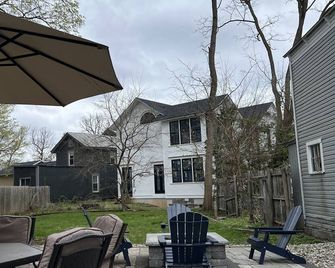 Walk to Track & Broadway King Suite Outdoor Dining & Fire Pit - Saratoga Springs - Patio