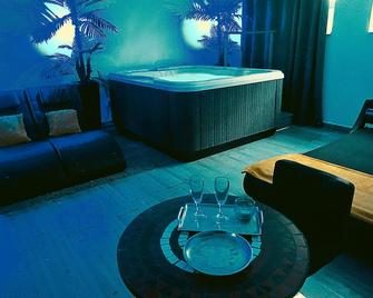 Suite Luna With Private Jacuzzi In Villa Spa - Mesagne - Obývací pokoj