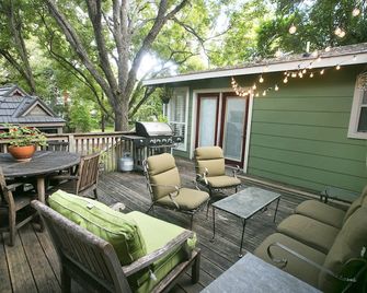 Heart of SoCo Private Suite: Uncommon Luxury, Unbeatable Location, Unusual Value - Austin - Patio