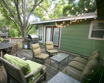 Heart of SoCo Private Suite: Uncommon Luxury, Unbeatable Location, Unusual Value - Austin - Patio