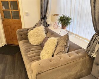 The Railway Hotel - Haydon - Living room