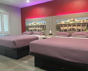 Hi-Way Host Motel - פסדנה - חדר שינה