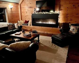 Indoor Hot Tub Room/10 Miles to Okemo - Chester - Obývací pokoj