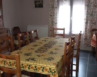 Country house near Châlons en Champagne/ Reims/Vitry le Francois /Vatry - La Chaussee-sur-Marne - Comedor