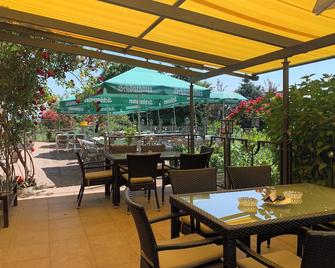 Gasthof Sonnenheim - Saaldorf-Surheim - Patio