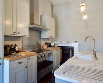 Old Bank Apartments - Kettering - Kitchen