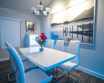 Movie Theatre! Pool Table!lackland! Vanity Room !! Near Seaworld ! - سان انطونيو - غرفة طعام