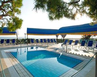 Corvino Resort - Monopoli - Kolam