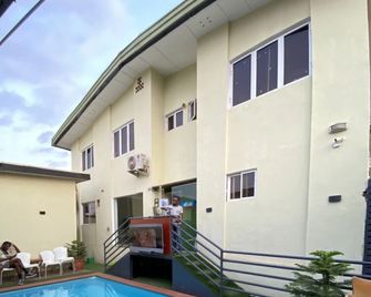 Plot1 Suits - Ibadan - Pool