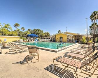 Cute Port Charlotte Home with Resort Amenities! - 北港 - 游泳池