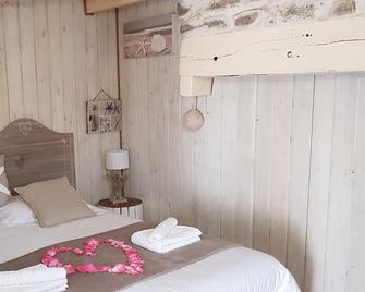 Gite 19 people 200 m from the sea on GR34 - Roscanvel - Bedroom