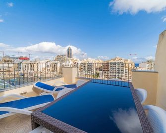 Amazing Views of Spinola Bay in Heart Of - St. Julian's - Balcony