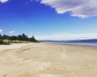 Seven Mile Beach House - 5 minutes to the Airport - Seven Mile Beach - Beach