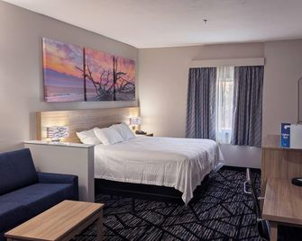 Days Inn & Suites by Wyndham Augusta Near Fort Eisenhower - Grovetown - Slaapkamer