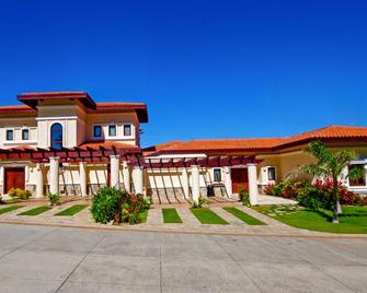 Pristine Bay Resort - Coxen Hole - Edificio