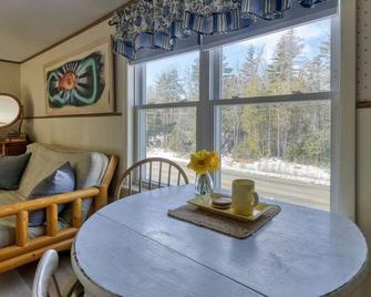 19 Acadia Lodge Sleeps 4 Open Hearth Inn - Trenton - Sala pranzo