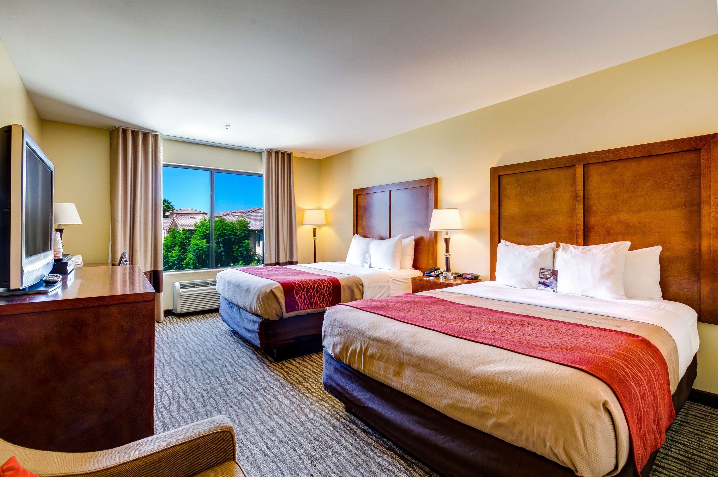 Comfort Inn Pomona near Fairplex thumbnail 3
