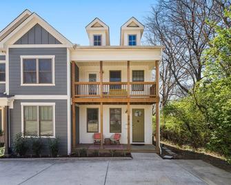 Vacation Haven Hot Tub Fire Pit Grill & Arcade - 내슈빌 - 건물