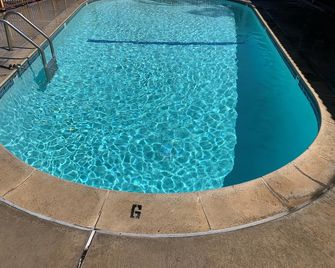 Colton Inn - Colton - Pool