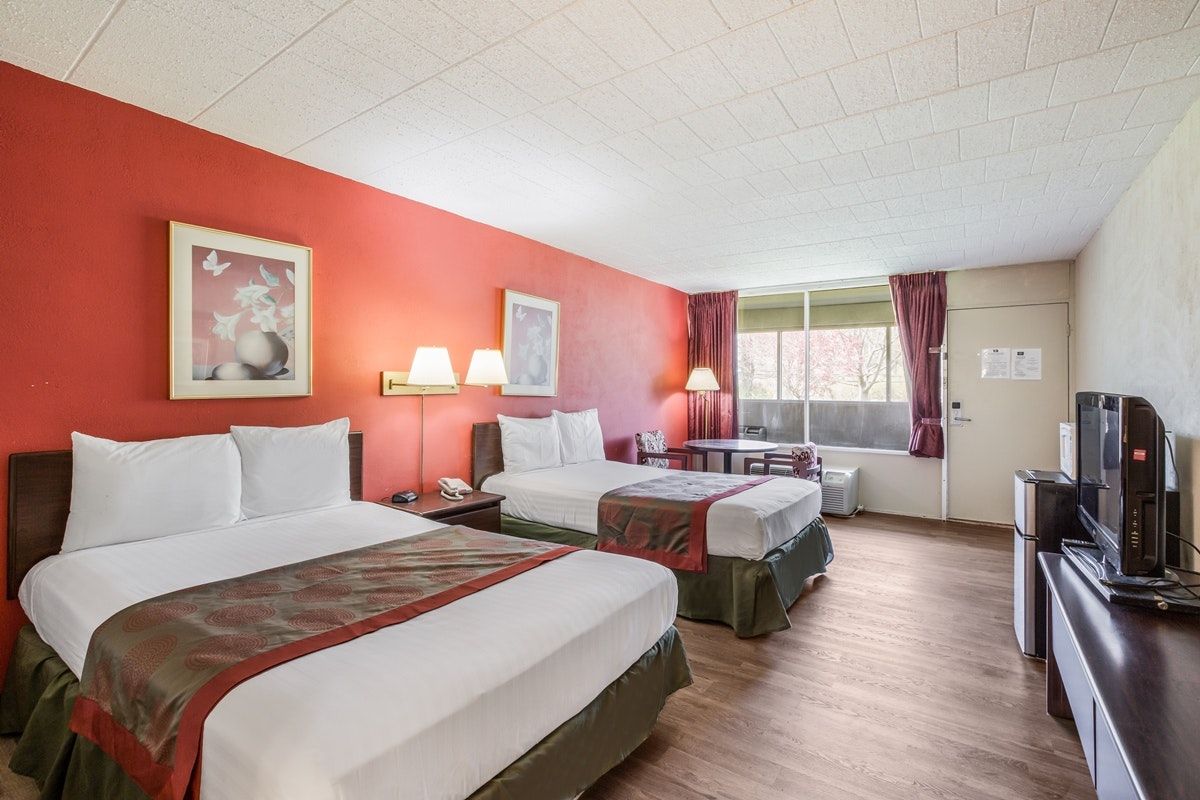 Red Carpet Inn & Suites - הייזלטון - חדר שינה
