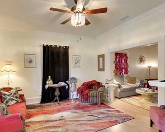 Thomasville Cottage Near The Big Oak and Downtown! - Thomasville - Wohnzimmer