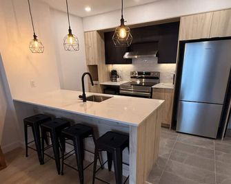 Stylish 1-Bedroom Apartment in Quebec| Prisme - Quebec - Cozinha
