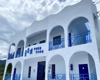 Blue and White Style Holiday B&B - Guanshan Township - Building