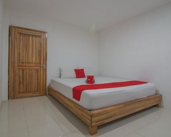 RedDoorz near Gajah Mada Pontianak - Pontianak - Schlafzimmer