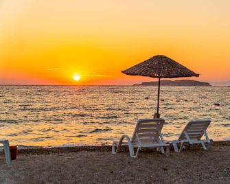 Hanedan Beach Hotel - Foca - Strand