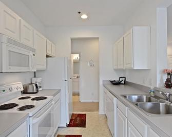 Rehoboth Beach Home that has It All - Rehoboth Beach - Kitchen