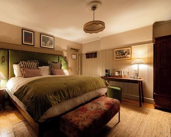 The Swan - Arundel