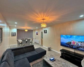 Full Home in Heywood Street near Cheetham Hill - Manchester - Living room