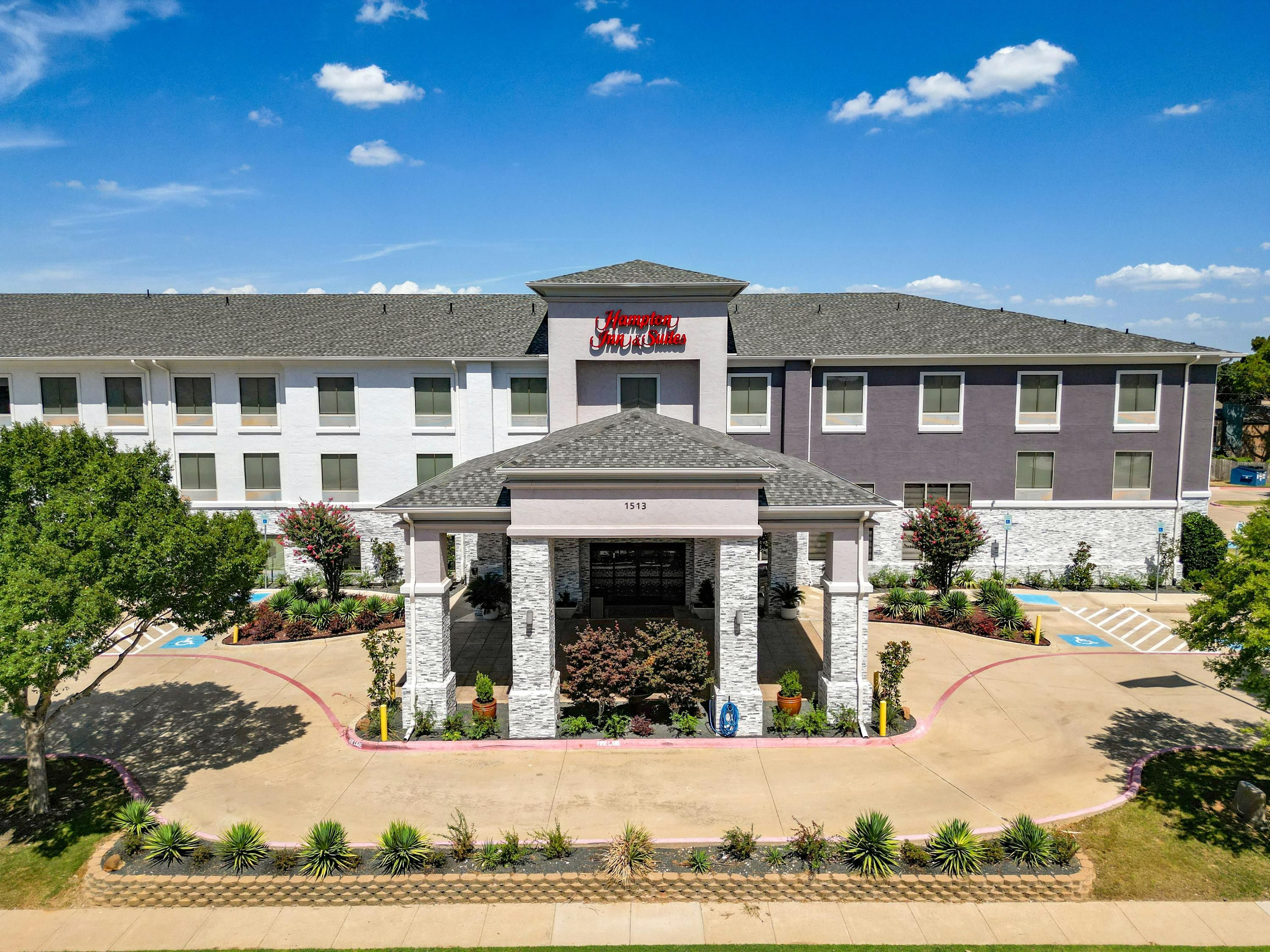 Hampton Inn & Suites Denton - Denton - Edificio