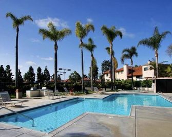 Sunstream Townhome - 2 pools & hot tubs, BBQs, Tennis, Fitness Room, & Walkable - San Diego - Piscina