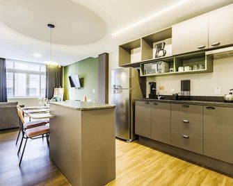 Xtay Cais Rooftop - Studio completo com vista panorâmica Skyglass Tetto - Orla do Guaíba - Porto Alegre - Kitchen