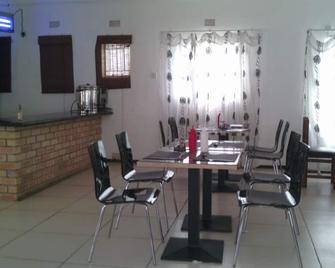 Mikelele Motel - Letlhakane - Comedor