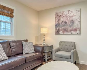Convenient to Knoxville/Oak Ridge/Farragut! - The Cottage at Williams Ferry Farm - Lenoir City - Wohnzimmer