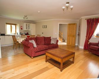One bedroom cottage in a landscaped courtyard in the heart of Ireland's Ancient East Region. - Navan - Living room