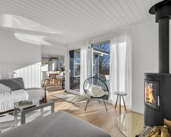 4 Bedroom Cozy Home In Odder - Odder - Stue