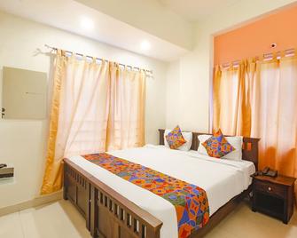 Fabhotel Corner Courtyard - Hyderabad - Habitación