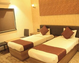Sahyadri Guest House - Silvassa - Bedroom