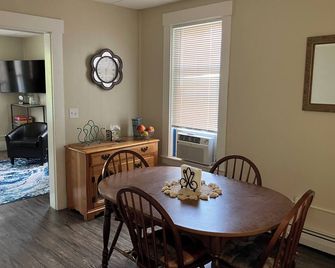 Lots of Space for a Great Price! Barre VT! - Barre - Dining room