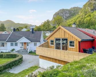 2 Bedroom Stunning Home In Lyngdal - Lyngdal