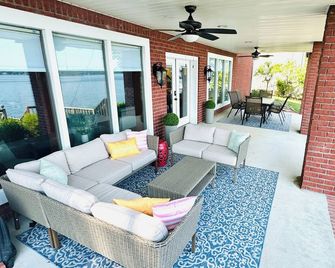 Waterfront Lake Suite in the Shoals - Muscle Shoals - Balcón