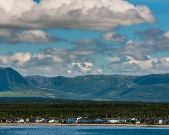 Shallow Bay Motel & Cabins - Cow Head - Gebouw