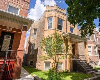 Jumbo 3bd In Hot Logan Square! - Chicago - Building