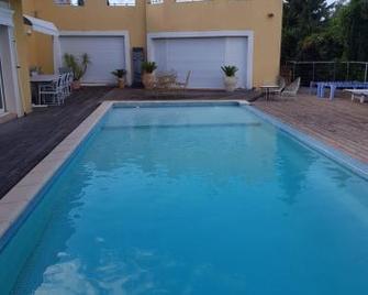 La croisée des chemins - Calvisson - Piscina