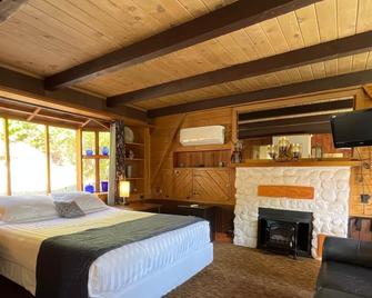 Robin Hood Village Resort - Union - Bedroom