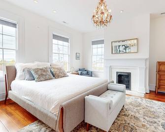 Classic estate home in heart of Downtown Wilmington curated for entertaining - Wilmington - Schlafzimmer
