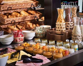 The Originals City Hotel La Verriere - La Verrière - Buffet